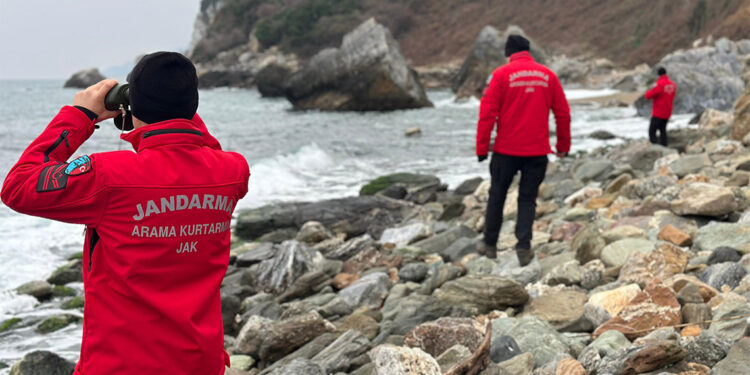 İmralı Adası açıklarında ceset bulundu; Kayıp mürettebattan olup olmadığı araştırılıyor