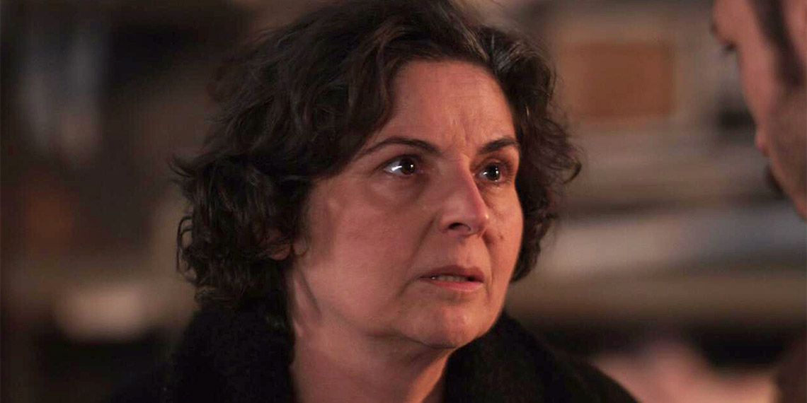 Kanal D ekranında her perşembe akşamı yayınlanan İnci Taneleri'nde düğümler çözülüyor. Azem, Dilber’e (Hazar Ergüçlü) silahı nerden bulduğunu sordu.