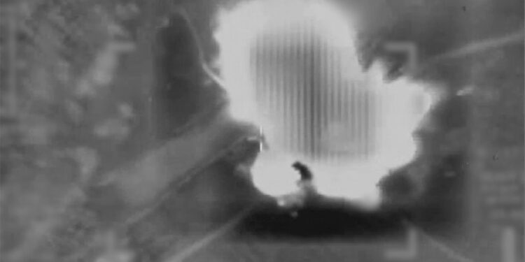 İsrail'in kuzeyine 100den fazla roket fırlatıldı