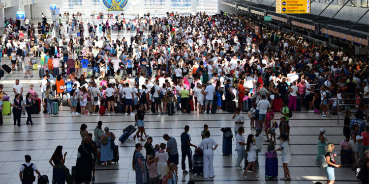 İstanbul'a gelen yabancı ziyaretçi sayısı yüzde 8,08 arttı