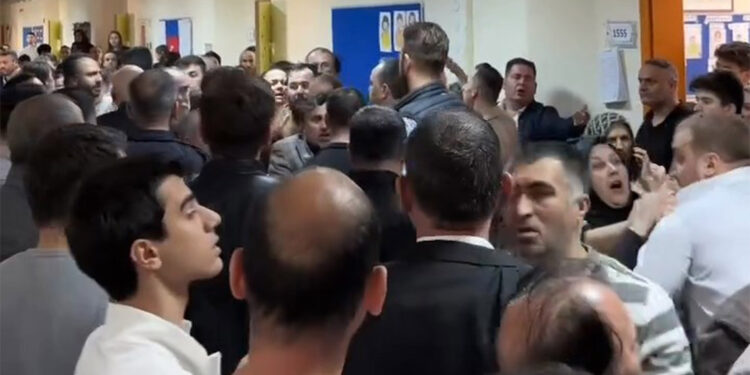 Muhtar adaylarının yakınları arasında tartışma