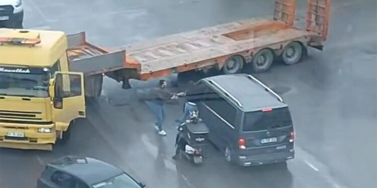 Ataşehir'de yol verme kavgası