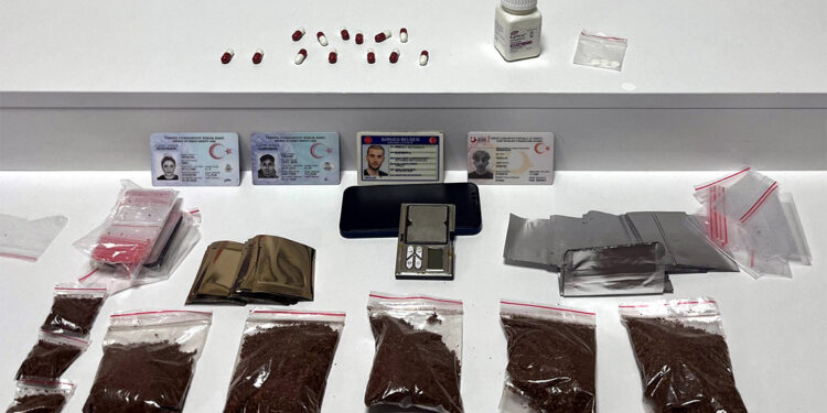 Kask içinde çikolatalı uyuşturucu ele geçirildi