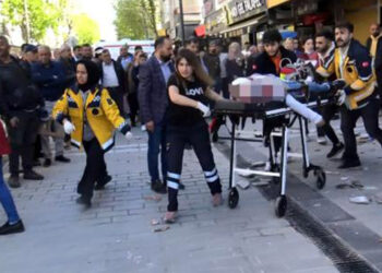 Avcılar'da yıkım sırasında korkutan an
