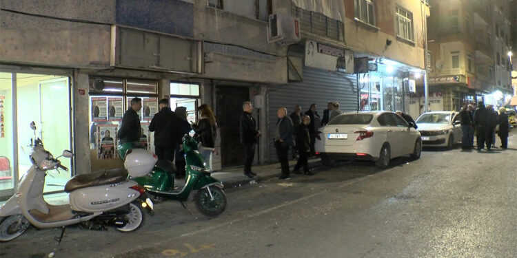 Bağcılar'da muhtar adayının seçim ofisi önünde havaya ateş açıldı