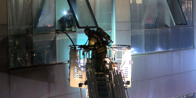 Bakırköy'de rezidansta yangın