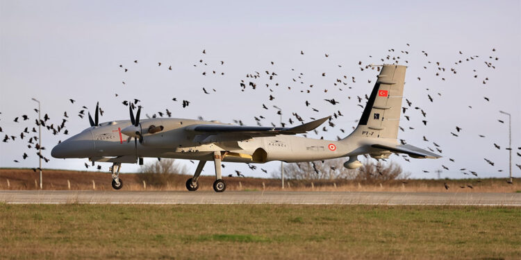 Bayraktar Akıncı, 100 kilometre mesafedeki hedefi tam isabetle vurdu