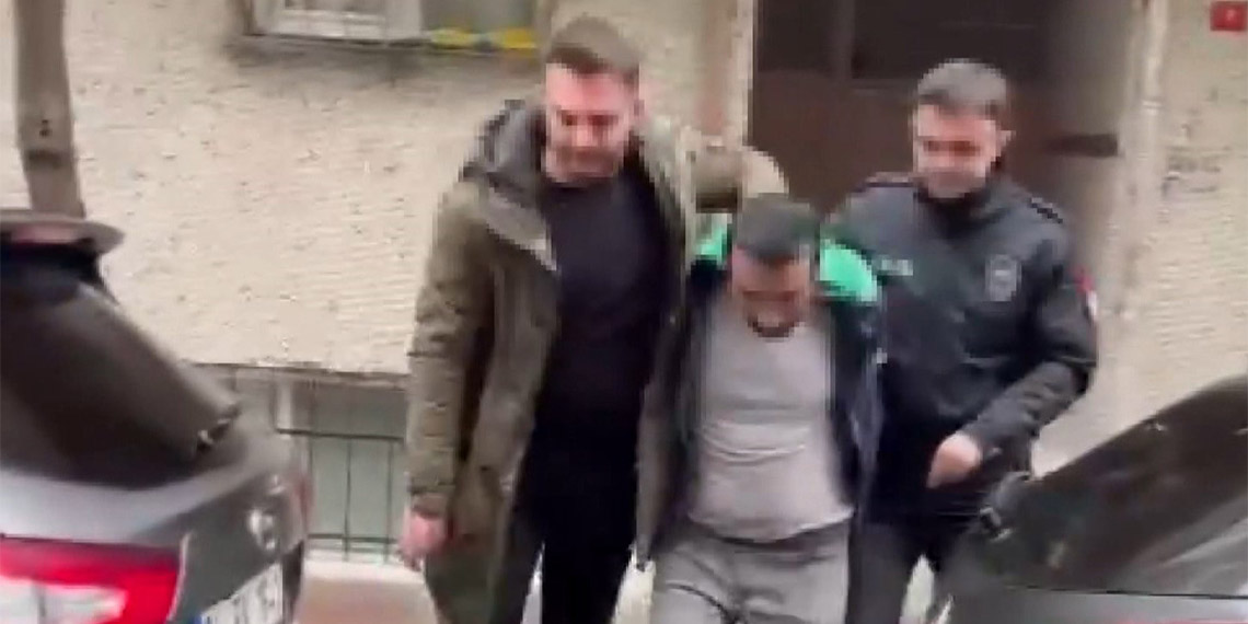 Esenler'de markete müşteri gibi girip uyuşturucu alışverişi yapan şüpheliler polis ekiplerine yakalandı.