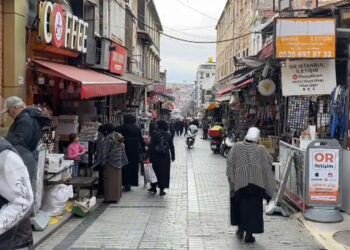 Fatih'te telefon kılıfı iadesi tartışması