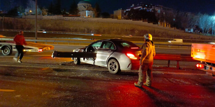 Bariyerler otomobile ok gibi saplandı