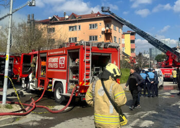 Otomobil kaportası tamir eden iş yerinde yangın