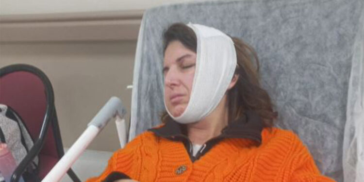 Güzellik salonunda topuklu ayakkabı dayağı