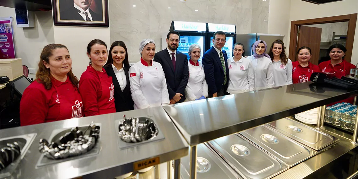 İbb başkanı ekrem i̇mamoğlu, “i̇stanbul'un bütün ilçelerinde kent lokantası açacağız. İhtiyaç olursa daha fazlasını hedefleyeceğiz. Amacımız bu şehre adalet getirmek" dedi.