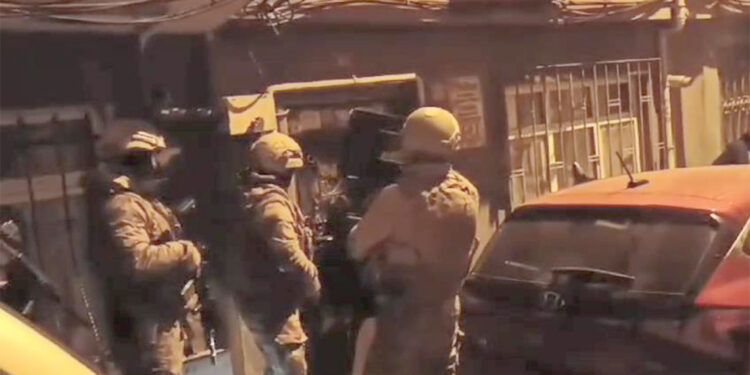 İş insanlarından silahlı tehdit yoluyla para almaya çalışan suç örgütüne operasyon