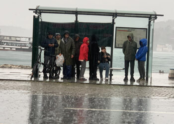 İstanbul'da sağanak yağış başladı