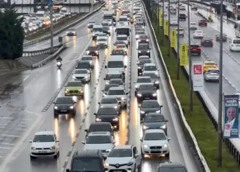 İstanbul'da trafik sabah saatlerinde durma noktasına geldi