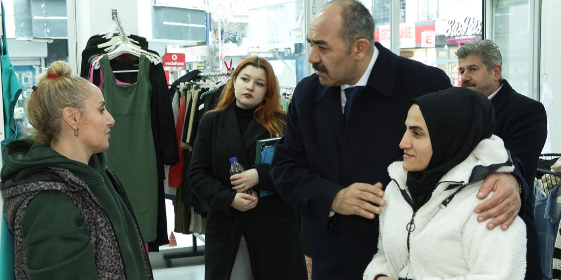 İYİ Parti Esenyurt Belediye Başkan Adayı Muharrem Yıldız, "Ben herkese söz verdim ki burada hiçbir mülteci kalmayacak. Çünkü Esenyurt'un güvenliği ve huzuru tehlikede" dedi.