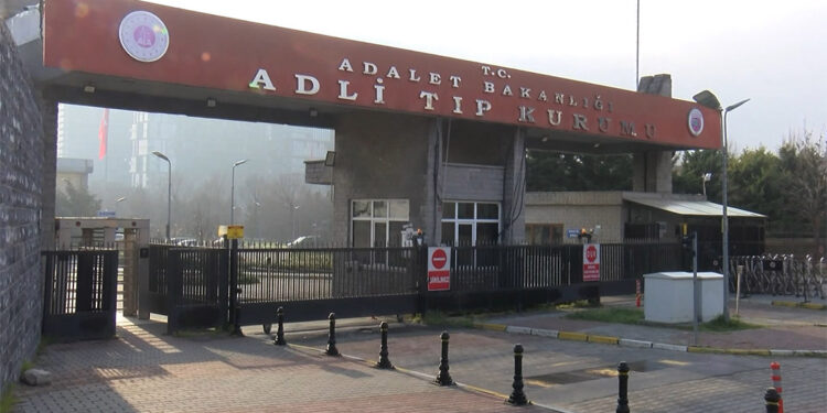 Tarlada gömülü bulunan anne ve oğlunun cenazeleri Adli Tıp'tan alındı