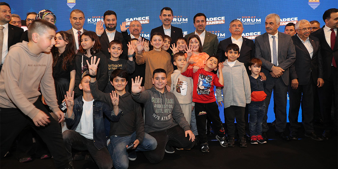 AK Parti İstanbul Büyükşehir Belediye Başkan Adayı Murat Kurum, "İstanbul'umuzu güvenli bir limana ulaştıracağız. Ve 1 Nisan'da göreve gelir gelmez de İstanbul'da ilk önceliğimiz kentsel dönüşüm ve ulaşım olacak. İstanbul'da kentsel dönüşümü hızlandıracağız. 650 bin konut projemizi süratle yapacağız. İstanbullu hemşehrilerimizi güvenli, huzurlu yuvalarına kavuşturacağız" dedi.