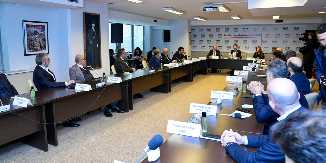 AK Parti İstanbul Büyükşehir Belediye Başkan Adayı Murat Kurum, tarihi yarımadayı moda merkezi haline getireceklerini ifade etti.