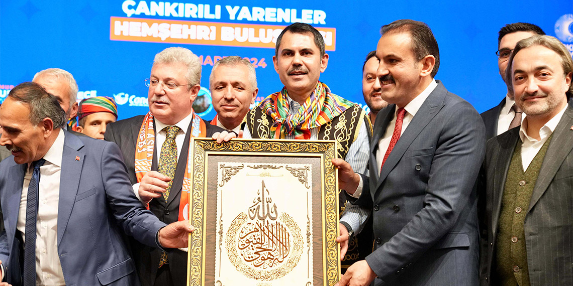 AK Parti İstanbul Büyükşehir Belediye Başkan Adayı Murat Kurum, "328 kilometre olan metro hattını 650 kilometreye çıkaracağız" dedi.