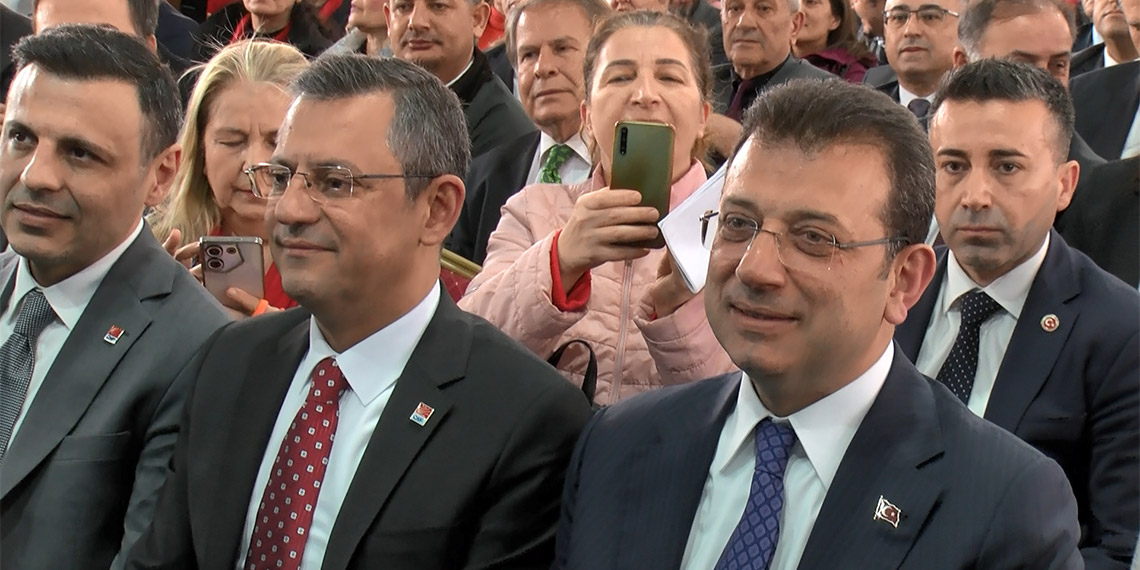 CHP Genel Başkanı Özgür Özel, "Bu kent lokantalarının önündeki kuyruğa laf etmek var ya, o kuyrukta bir onur bir gurur bir de utanç var" dedi.