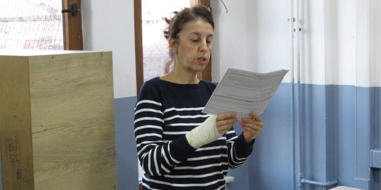 İstanbul'da görevliler sandık yemini etti