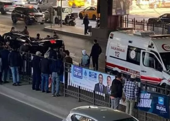 Şişli'de ambulans minibüsle çarpıştı
