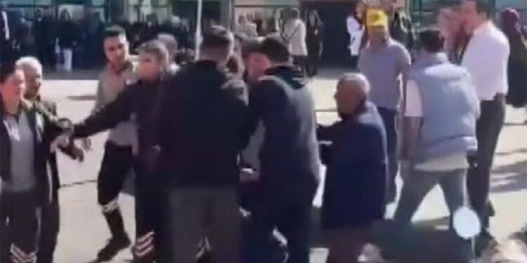 Görevli doktor hastane bahçesinde darbedildi