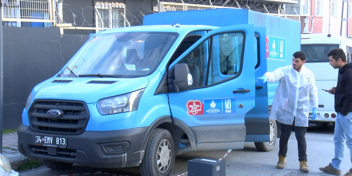 Sultangazi'de bir kişi tartıştığı arkadaşı tarafından silahlı saldırıya uğradı. 17 yaşındaki A.H. bacağından yaralanırken, polis ekipleri kaçan şüpheliyi yakalamak için çalışma başlattı.