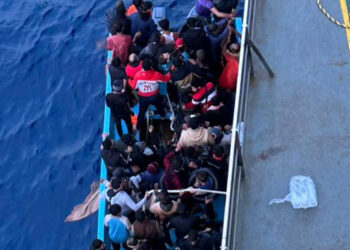 Türk tanker gemisi, boğulmak üzere olan 139 mülteciyi kurtardı