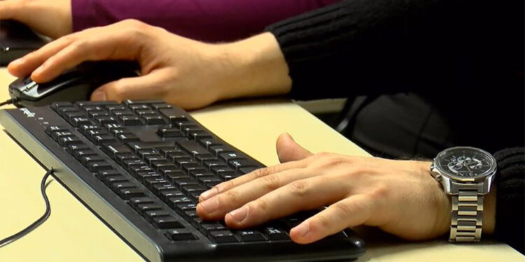 Yapay zeka ile hazırlanan müstehcen videolarla şantaj yapılıyor