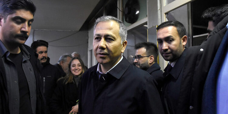 Gökyüzüne bakamaz hale geldiler