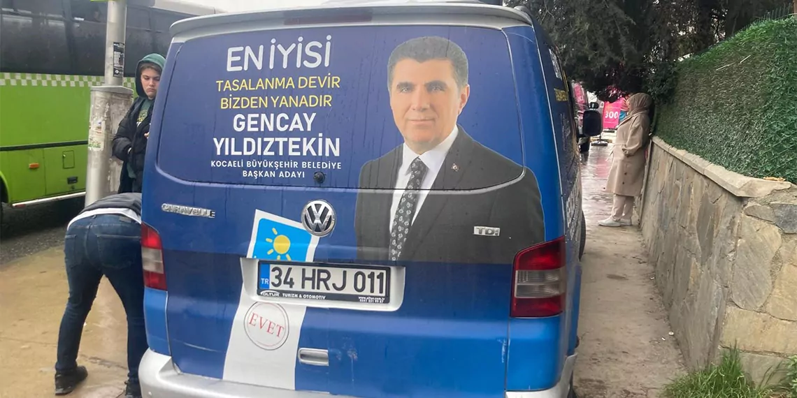 İyi̇ parti kocaeli büyükşehir belediye başkan adayı gencay yıldıztekin'in seçim minibüsünün lastiklerini kesen 2 kişi, polis tarafından yakalanıp, gözaltına alındı.