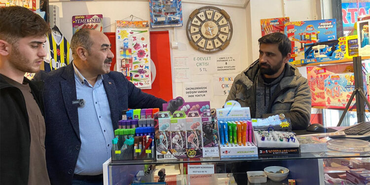 Bir belediye başkanı ayırt etmeden eşit hizmet etmeli