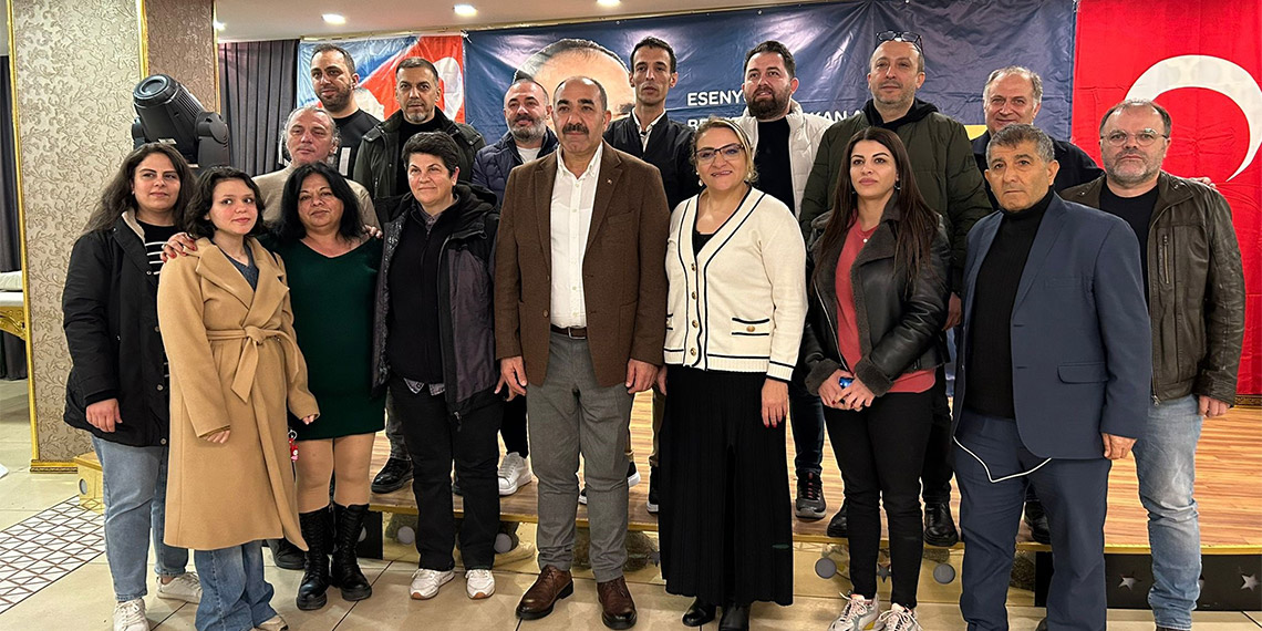 İYİ Parti Esenyurt Belediye Başkan Adayı Muharrem Yıldız, “Esenyurt'ta üniversite kazanan bütün gençlerimizin ilk yıl burslarını belediye tarafından biz karşılayacağız" dedi.