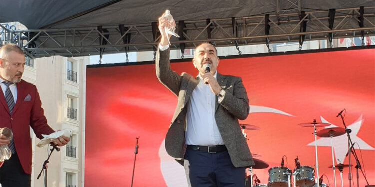 Artık bir şans da bize vermelisiniz