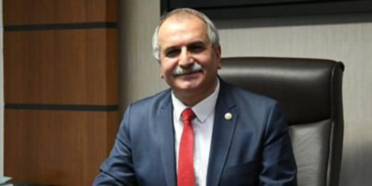 İYİ partili eski milletvekili Ahmet Çelik'e bıçaklı saldırı