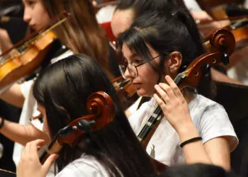 Barış çocuk orkestrası 8'inci konserini gerçekleştirdi