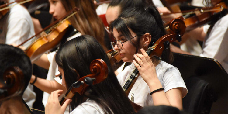 Barış Çocuk Orkestrası 8'inci konserini gerçekleştirdi
