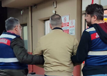 İzmir merkezli 7 ilde FETÖ operasyonu; 18 gözaltı