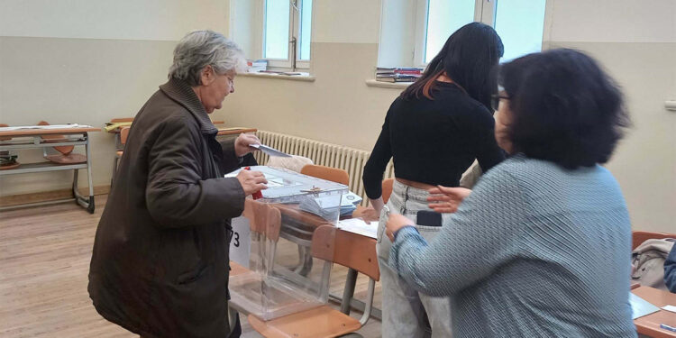 İzmir'de 3 milyon 459 bin 970 seçmen sandık başında