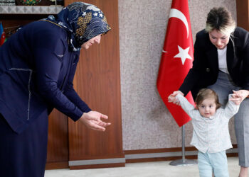'İkinci mucize bebek', ilk adımlarını attı