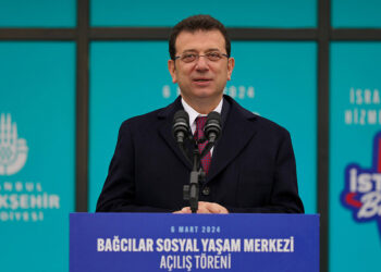İmamoğlu, Bağcılar Sosyal Yaşam Merkezi'ni açtı