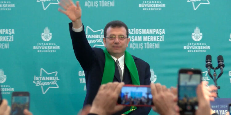 İmamoğlu, Yaşam Merkezi'nin açılışına katıldı