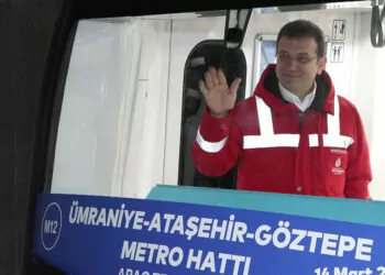 İmamoğlu, metro hattının test sürüşüne katıldı