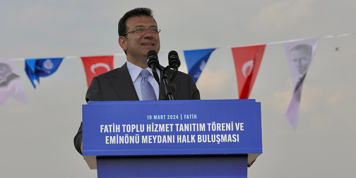 İmamoğlu yenilenen Eminönü Meydanı'nın açılışına katıldı