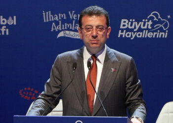 İmamoğlu ‘İlham veren adımlar’ buluşmasına katıldı