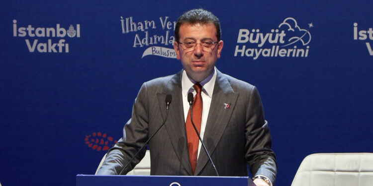 İmamoğlu ‘İlham veren adımlar’ buluşmasına katıldı