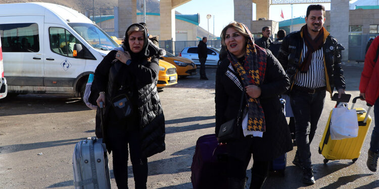 İranlılar 'Shopping Fest' için Van’a akın ediyor